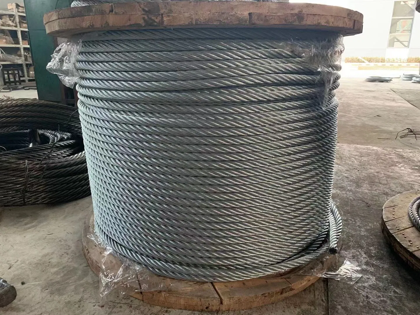 Cáp thép mạ kẽm neo giằng mái